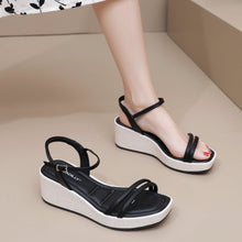 "Stylish and Supportive: Piccadilly BLACK Wide-Fit Platform Sandals" (580.005)